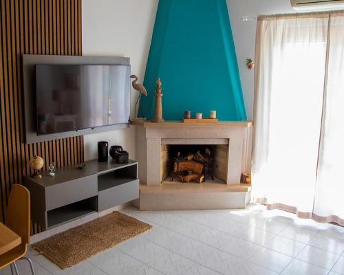 Lavinio Lido di Enea Apartment | Roussev Apartment - Coastal Gem with Private Beach & Views