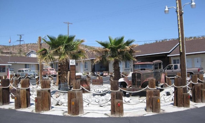 Barstow Hotel | Inviting Stay at Route 66 Motel with Breakfast & Spa