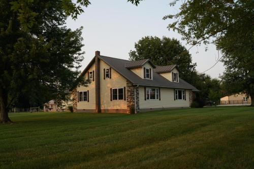Lawrence County House | Family-Friendly Yoder's Farmstead on Historic Route 66