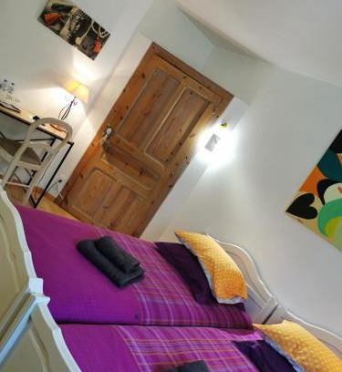 Le Girouard House | Pet Friendly Escape at Route de Nieul - Rated 9.5/10