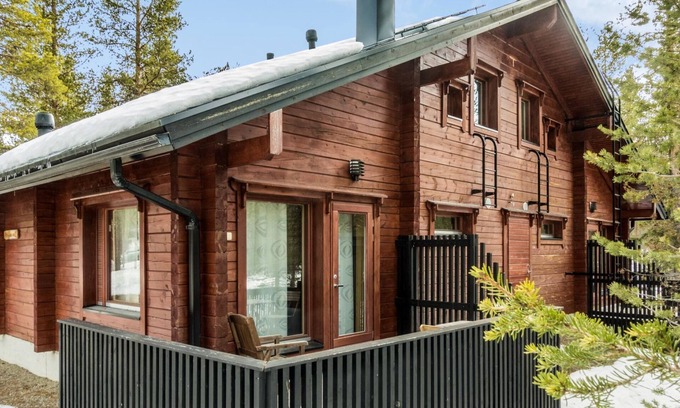 Sirkka House | Rovarakka 1 a: Lake View Retreat with Spa & Family Amenities