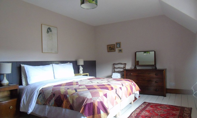 Marybank House | Inviting Rowan Cottage with Lake View & Pet-Friendly Amenities