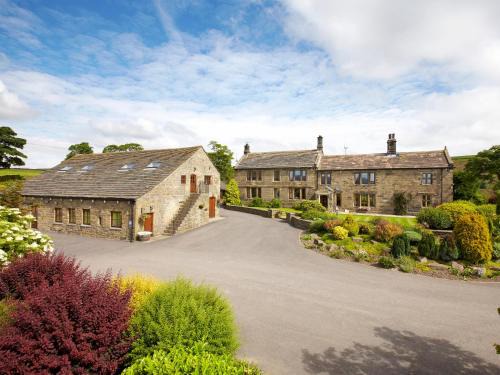 Hepworth House | Rowan Cottage: Pet-Friendly Retreat with Hot Tub & 5 Stars