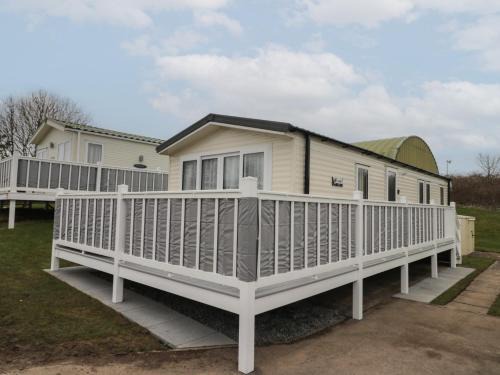 Cayton Bay House | Beech 4: Pet-Friendly Retreat with Perfect Guest Ratings