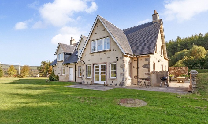 Ardgay Cottage | ROWAN HOUSE: Pet-Friendly Cottage with Spa & Hot Tub