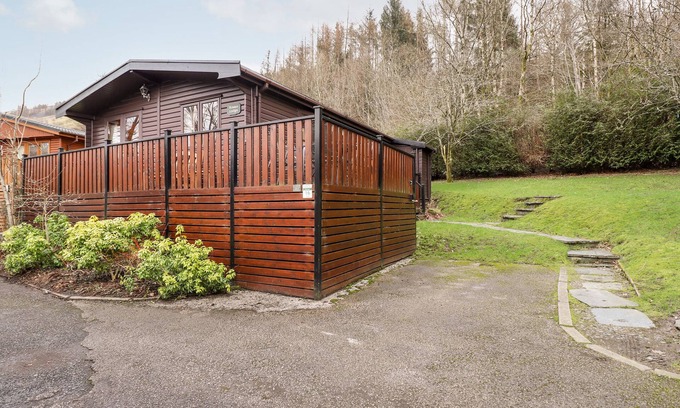 Troutbeck Cottage | ROWAN LODGE, pet friendly, with a garden in Windermere