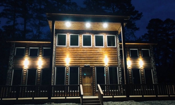 Broken Bow Cabin | Inviting Rowdy Fox Cabin with Hot Tub and Arcade Fun