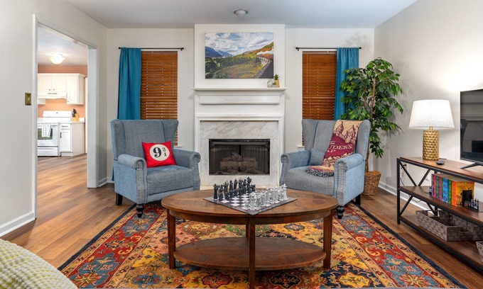 Alabaster House | Rowling House - Pet Friendly