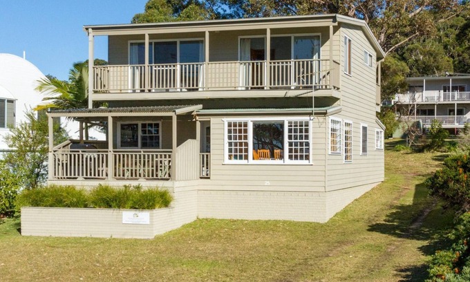 Hyams Beach House | Discover Rowse House at Hyams Beach with Oceanfront Views