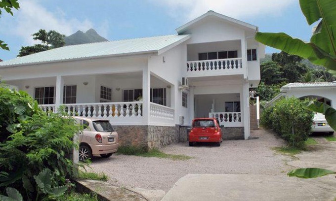 Beau Vallon House | Pet-Friendly Rowsvilla Guest House with Top 9/10 Ratings