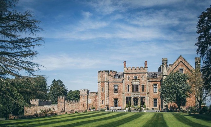 Cardeston Hotel | Guest Rated 10/10 at Rowton Castle with Breakfast Included