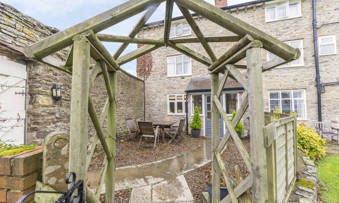 Craven Arms Cottage | Rowton Manor Cottage