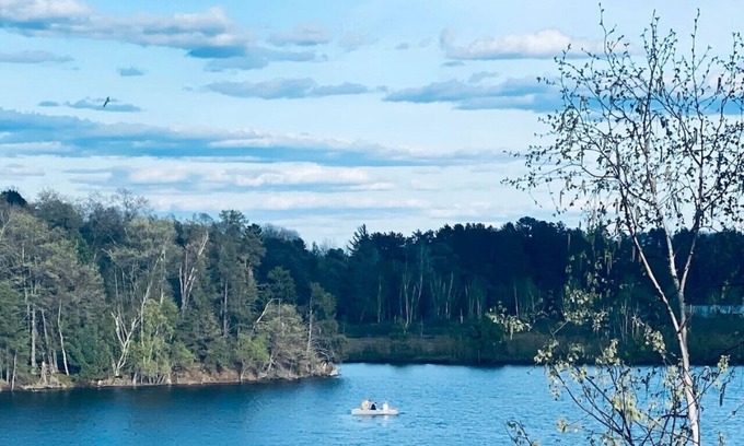 Tomahawk Cottage | Inviting Rowyn's Resort Cabin with Lake Nokomis Views
