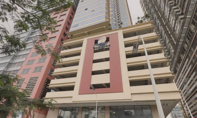 Ermita Condo | Cozy Studio Near US Embassy with Pool and Pet-Friendly Options