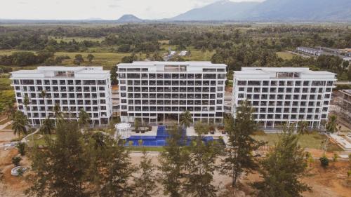 Sematan Apartment | Relax at Roxy Beach Apartment with Oceanfront Amenities