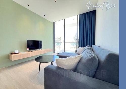 Sematan Apartment | Serene Roxy Sematan Beach Apartment with Oceanfront Views