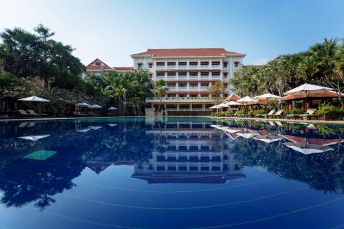 Siem Reap Resort | Elegant Royal Angkor Resort & Spa with Pool & Hot Tub