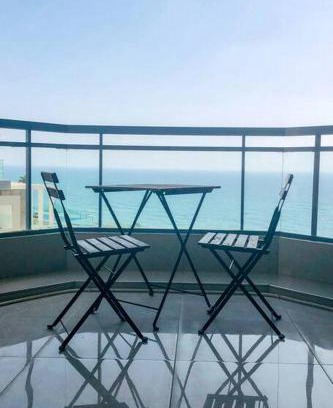 Netanya Apartment | Oceanfront Royal Apartment: Pool & Family-Friendly Stay