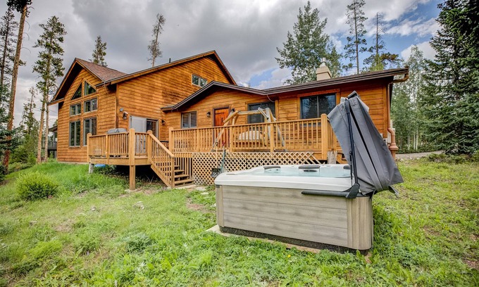 Weisshorn House | Elegant Royal Aspen Retreat: Spa, Hot Tub & Family Friendly