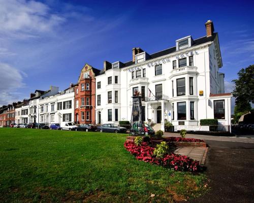 Exmouth Hotel | Discover the Royal Beacon Hotel with Oceanfront Views