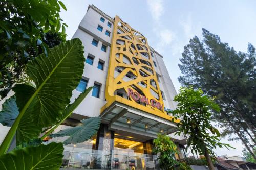 Cideng Hotel | Budget-Friendly Royal City Hotel with Family Amenities