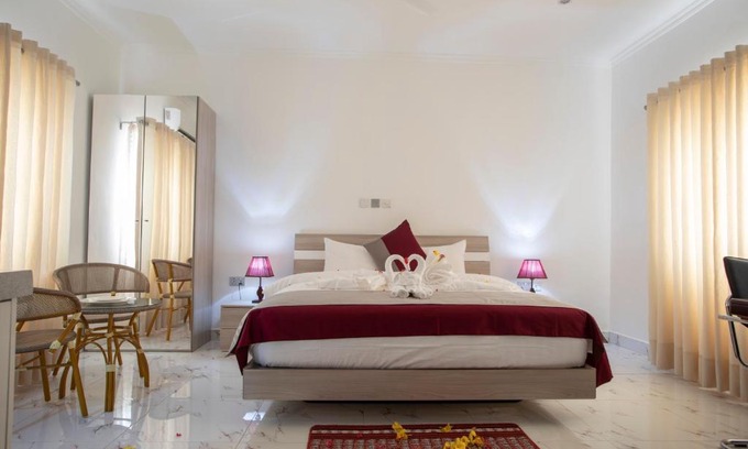 Jirapa Resort | Explore Royal Cosy Hills: Pet-Friendly Safari Resort Retreat