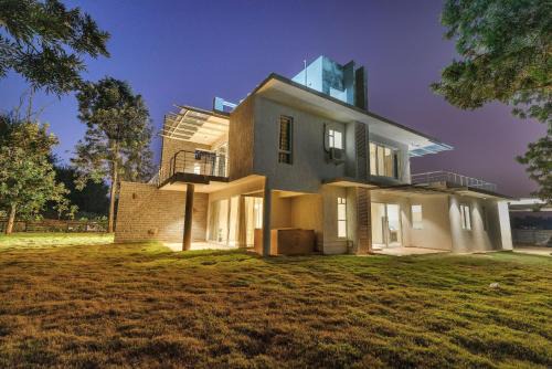 Agara Villa | Elegant Royal County Golf Villa: Pet-Friendly & 10/10 Rated