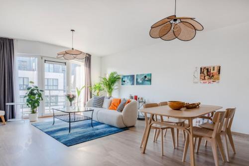 Upper Town Apartment | Elegant Royal Design Residence: Ideal for Families