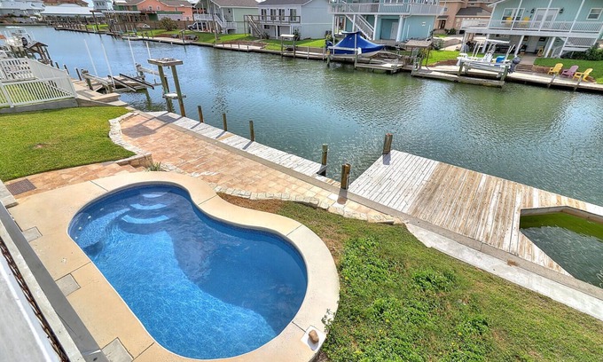 City-by-the Sea House | Exquisite Royal Estes: Canal Front Home with Private Pool
