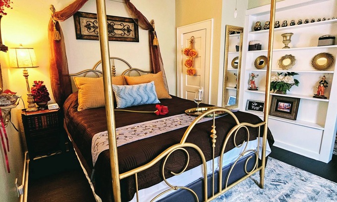 Northside Apartment | Romantic Getaway at Royal European Corner Near Downtown Houston