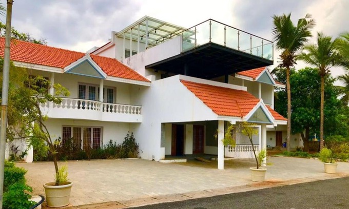 Vadanemelli Apartment | Oceanfront Royal Experiences at Icon Beach House, ECR
