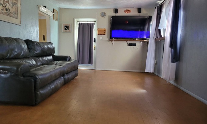 Florence House | Pet-Friendly Royal Gorge Arkansas River Retreat with Spa