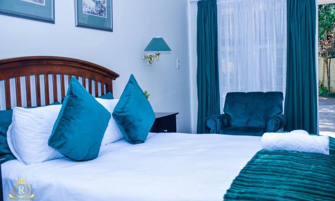 Carletonville House | Eco-Friendly Royal Highness Guesthouse with Hot Tub & Dining