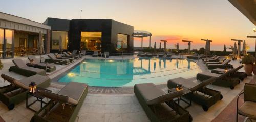 Thermi Hotel | Discover Royal Hotel Thessaloniki: 4-Star Oceanfront Retreat