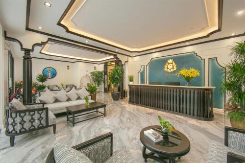 Van Giang Hotel | Royal Hotel - Vinhomes Ocean Park 3