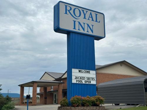 Fort Mc Clellan Hotel | Family-Friendly Royal Inn - Anniston with Pool Access