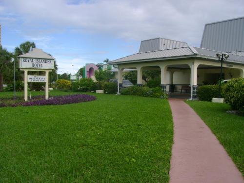 Sunrise Park Hotel | Relax at Royal Islander Hotel with Oceanfront Amenities