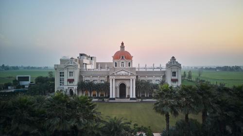 Pilibhit Hotel | Relax at Royal Kingdom Resort Pilibhit with Pool & Breakfast