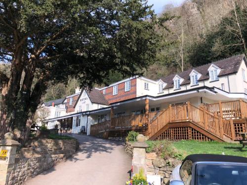 Symonds Yat House | Discover Royal Lodge: 4-Star, Pet-Friendly Comfort