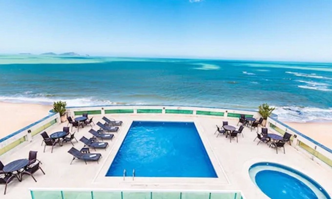 Macae Hotel | Discover Royal Macaé Palace Hotel: Pool, Spa & Family Fun