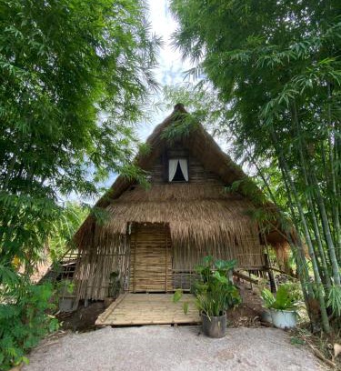 Ratchaburi Other | Discover Royal Mountain Hut: Family-Friendly Retreat