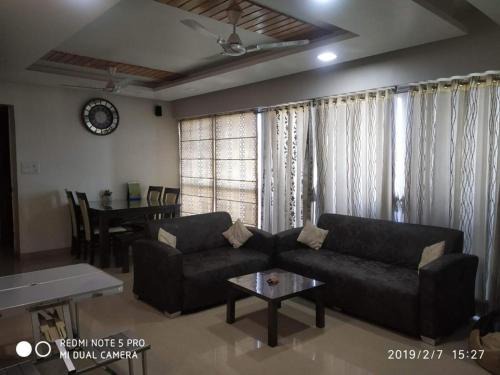 Hadapsar Bed & Breakfast | Cozy Royal Nest 3 BHK Suites with Pet-Friendly Amenities