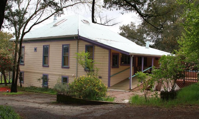 Geyserville House | Relax at Royal Nesu Retreat House with Pool & Hot Tub