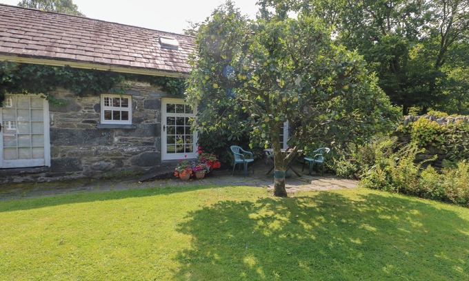 Betws-Y-Coed Cottage | Discover Royal Oak Farm Cottage in Betws-Y-Coed