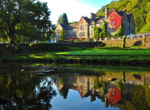 Gwynedd- Snowdonia Hotel | Experience the Royal Oak Hotel: 4-Star Comfort Awaits