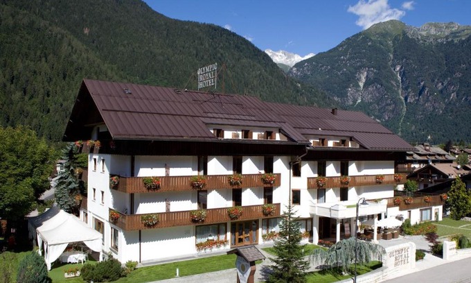 Giustino Hotel | Relax at the Royal Olympic Hotel with Ocean Views & Spa