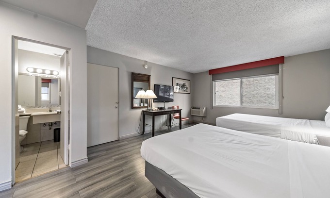 Chinatown Hotel | Cozy Getaway at Royal Pagoda Motel with Spa & Restaurant