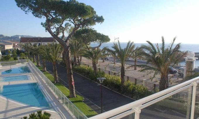 La Bocca Apartment | Experience Royal Palm: Oceanfront Paradise with Pool Access