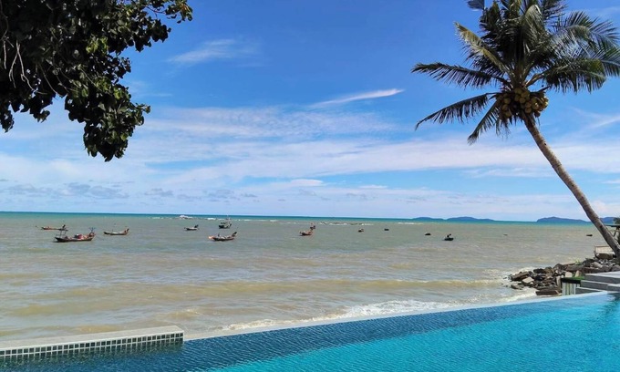 Ban Chang Hotel | Relax at Royal Phala Cliff Beach Resort and Spa