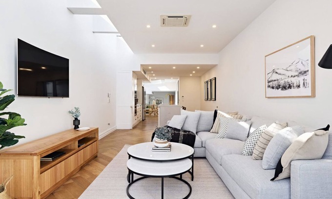 Redfern House | Modern Royal Redfern: 3-Bedroom Home with Courtyard